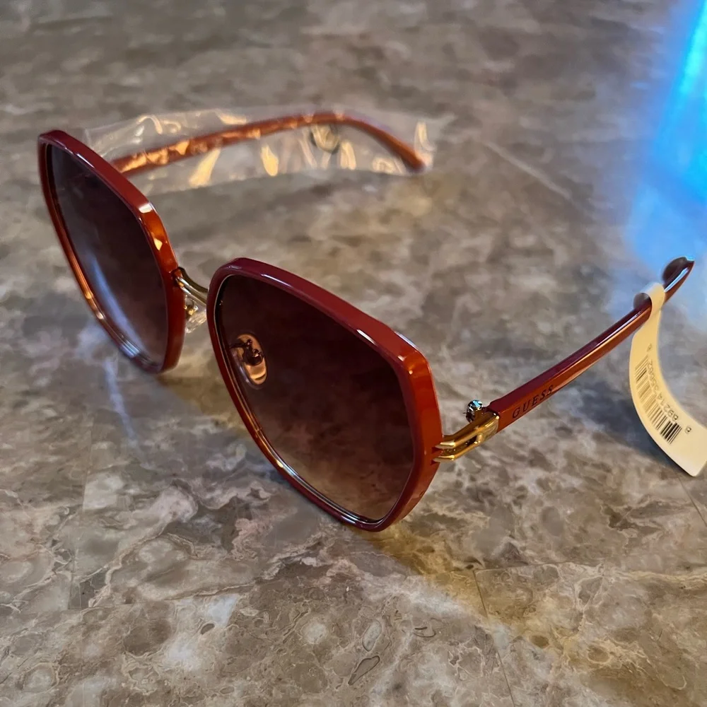 Guess Oversized Women Sunglasses in Brown Gradient Mauve colored‎ frames